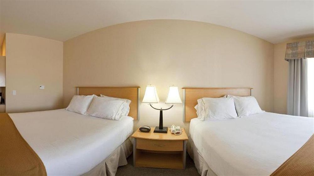 Express & By Ihg 2*
