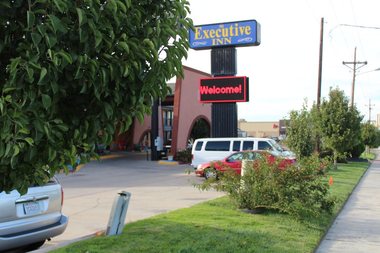 The Executive & Inn