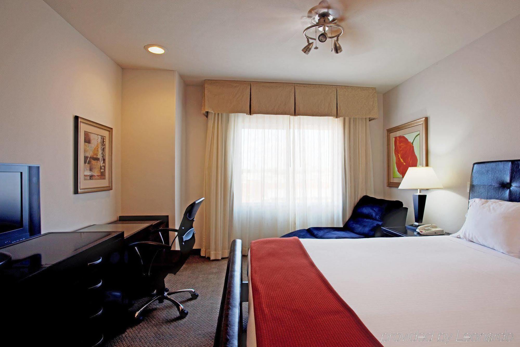 Express & By Ihg Hotel 2*