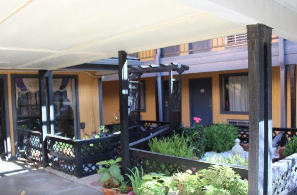 The Executive & Inn 2*