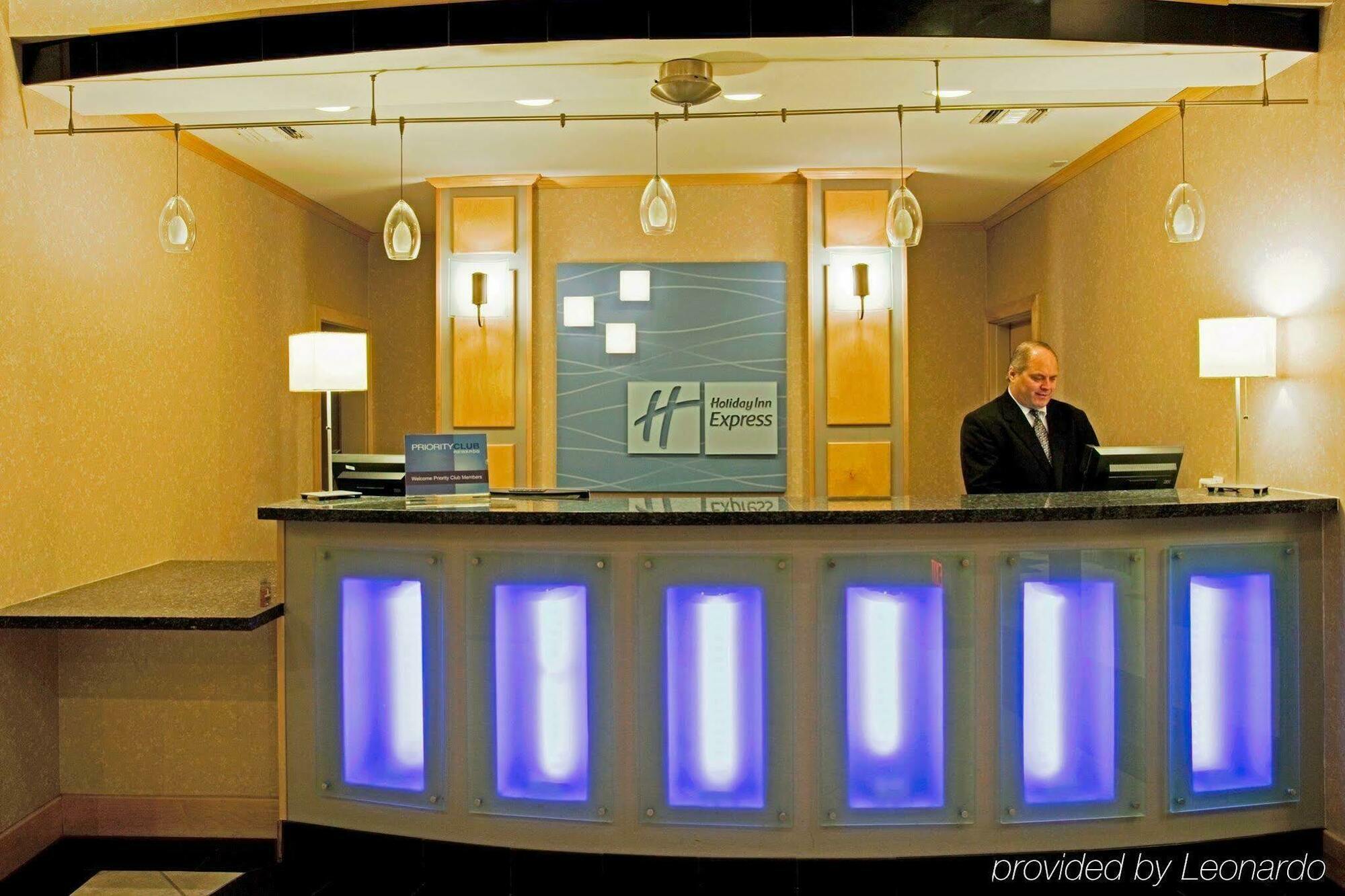 Express & By Ihg 2*