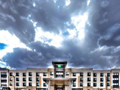 Express & West By Ihg Hotel 3*