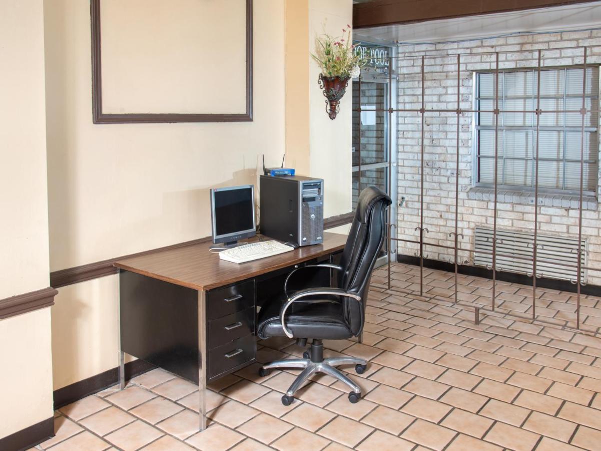Rest - Extended Stay, I-40 Airport, Wedding & Event Center Amarillo