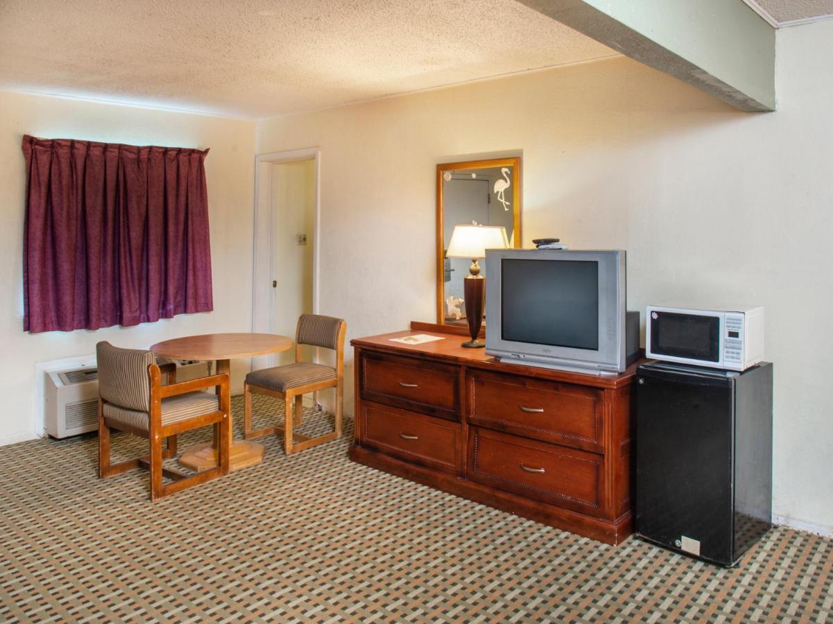 Rest - Extended Stay, I-40 Airport, Wedding & Event Center Hotel 2*